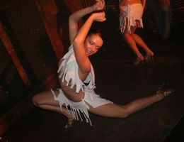 Female striptease in Portugal pics Image 1